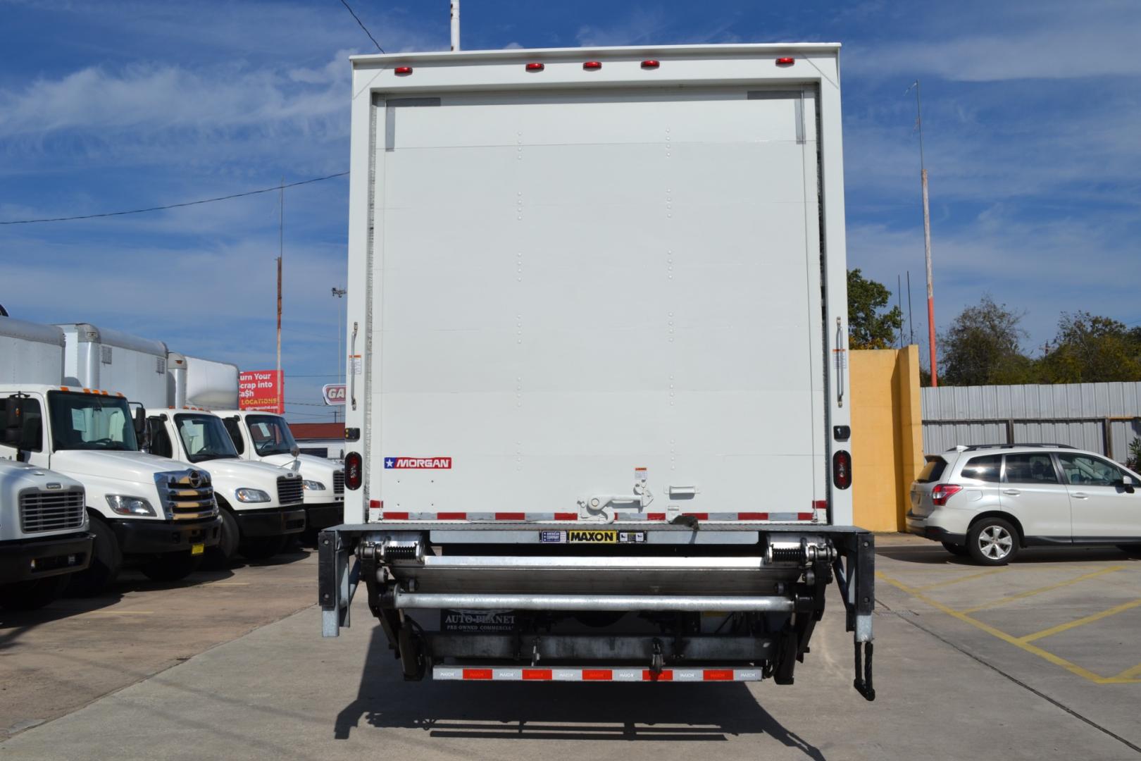 2019 WHITE /BLACK FREIGHTLINER M2-106 with an CUMMINS B6.7L 260HP engine, ALLISON 2500RDS AUTOMATIC transmission, located at 9172 North Fwy, Houston, TX, 77037, (713) 910-6868, 29.887470, -95.411903 - Photo#4